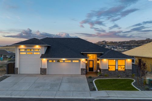 7140 W 31st Pl, Kennewick, WA, 99338-3004 | Card Image