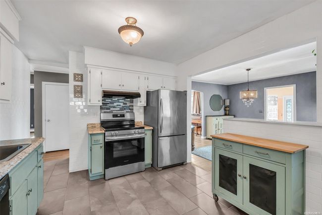 23 E Woodside Ave, House other with 4 bedrooms, 1 bathrooms and null parking in Patchogue NY | Image 11