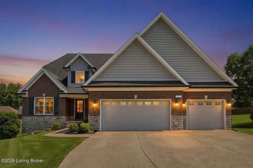 7611 Parkcrest Way, Louisville, KY, 40214-4552 | Card Image