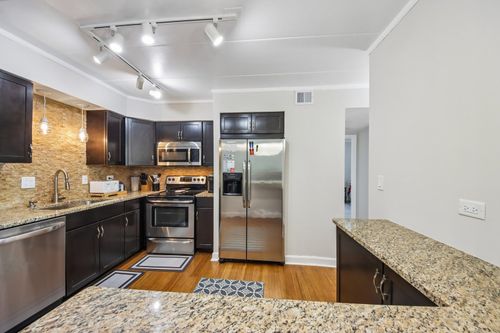 3c-6330 Lincoln Ave, Morton Grove, IL, 60053-2858 | Card Image
