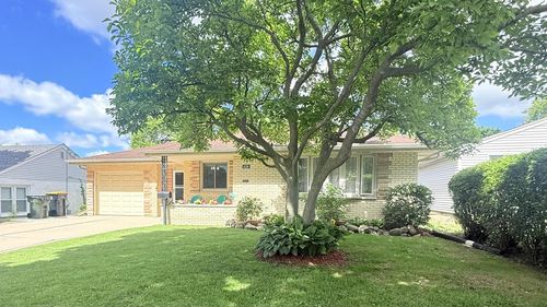 4159 N 92nd St, Wauwatosa, WI, 53222-1615 | Card Image