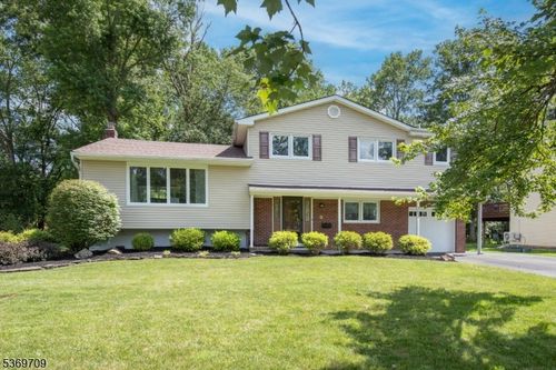 303 River Bend Rd, Berkeley Heights, NJ, 07922-1883 | Card Image