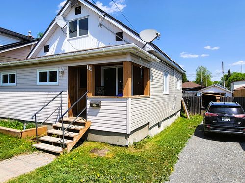 {{alt}} | Card Image