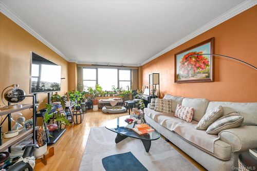 apt-a801-61 Grand Central Pkwy, Forest Hills, NY, 11375-1276 | Card Image
