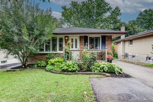 88 Pinedale Dr, Kitchener, ON, N2E1J7 | Card Image