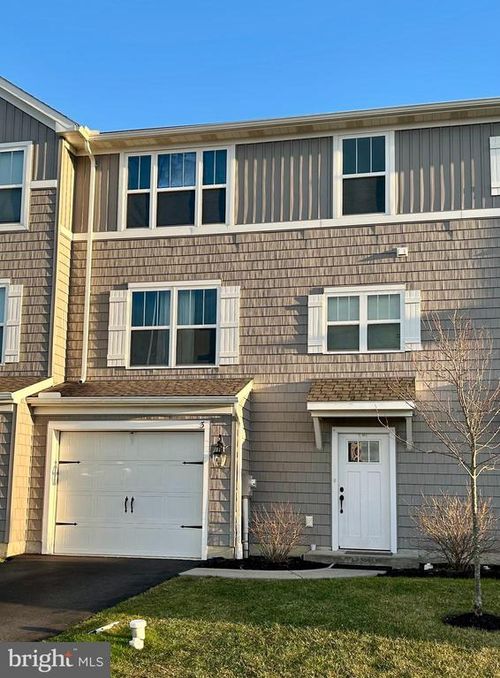 3 Southside Dr, WILLOW STREET, PA, 17584-8602 | Card Image