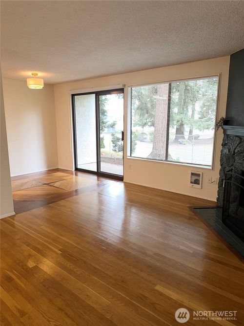 b3-12510 Ne 117th Pl, Kirkland, WA, 98034-4122 | Card Image