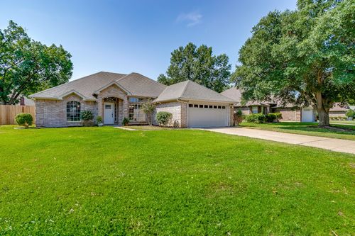 1224 Concho Dr, Benbrook, TX, 76126-4258 | Card Image