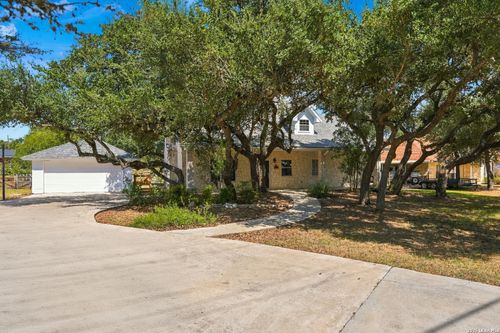 110 Ranger Dr, Boerne, TX, 78006-8916 | Card Image