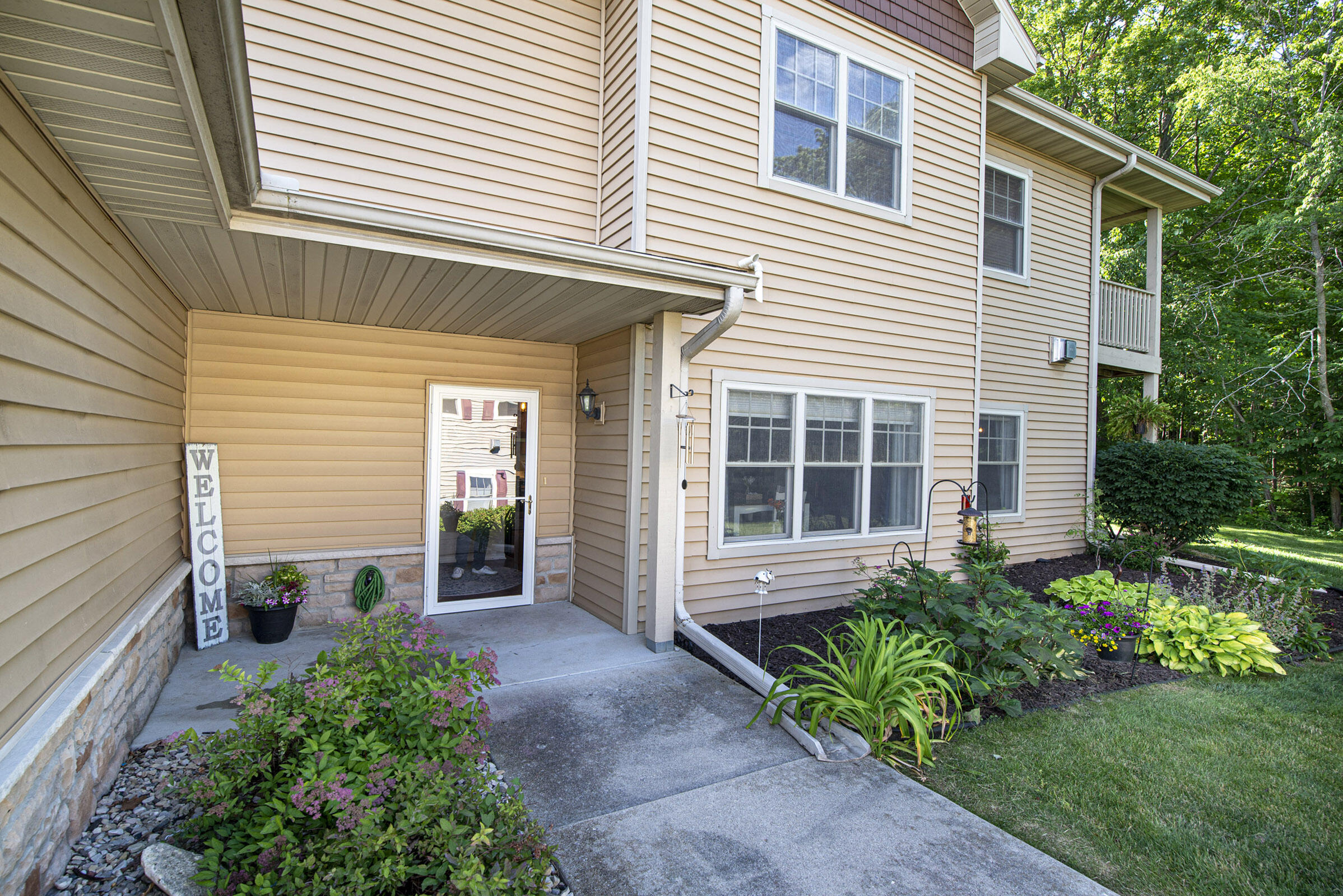 Autumn Ridge Ln, Hartford, WI 53027