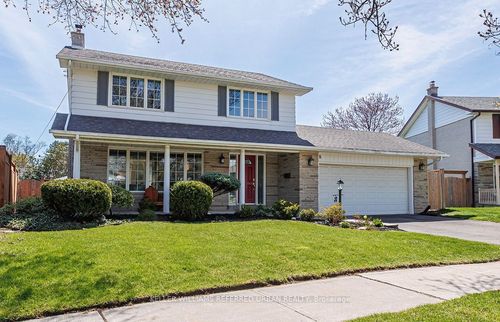 8 Markwood Cres, Etobicoke, ON, M9C1L2 | Card Image