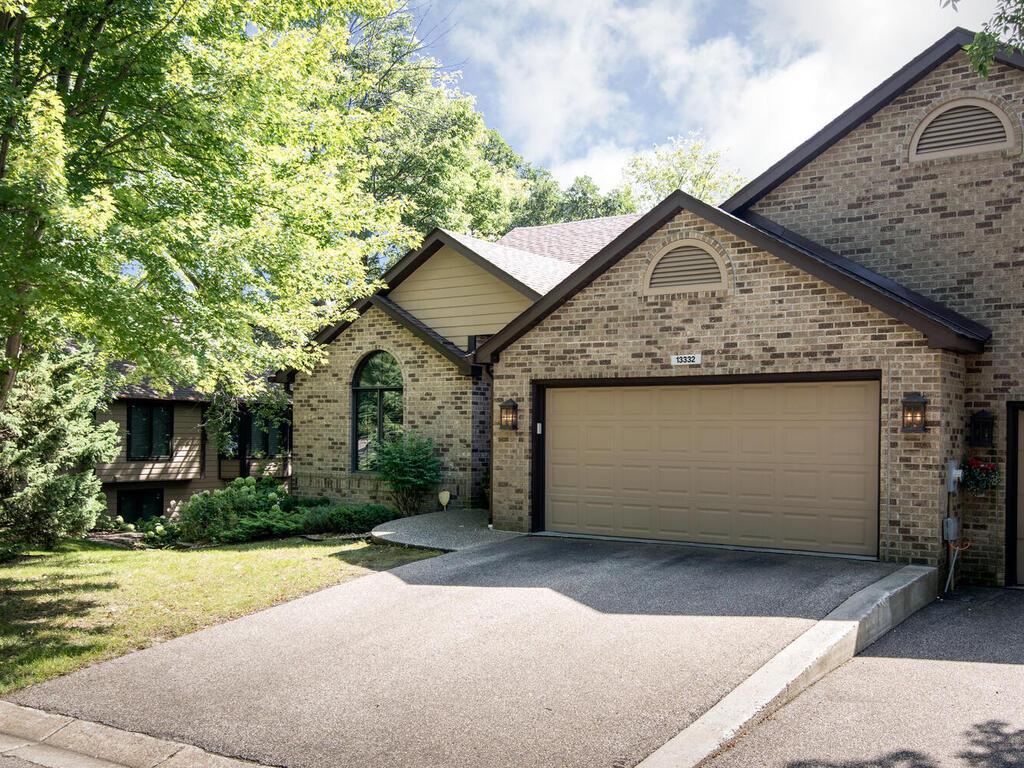 Huntington Dr, Saint Paul, MN 55124