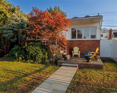 414 E Chester Street, House other with 4 bedrooms, 2 bathrooms and null parking in Long Beach NY | Image 2