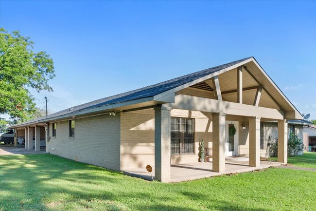 501 N Mount St, House other with 3 bedrooms, 3 bathrooms and null parking in Fairfield TX | Image 38