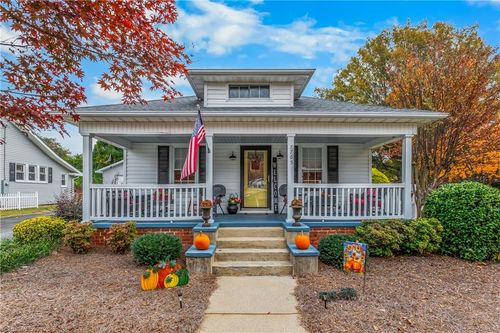 7765 Broad St, Rural Hall, NC, 27045-9323 | Card Image