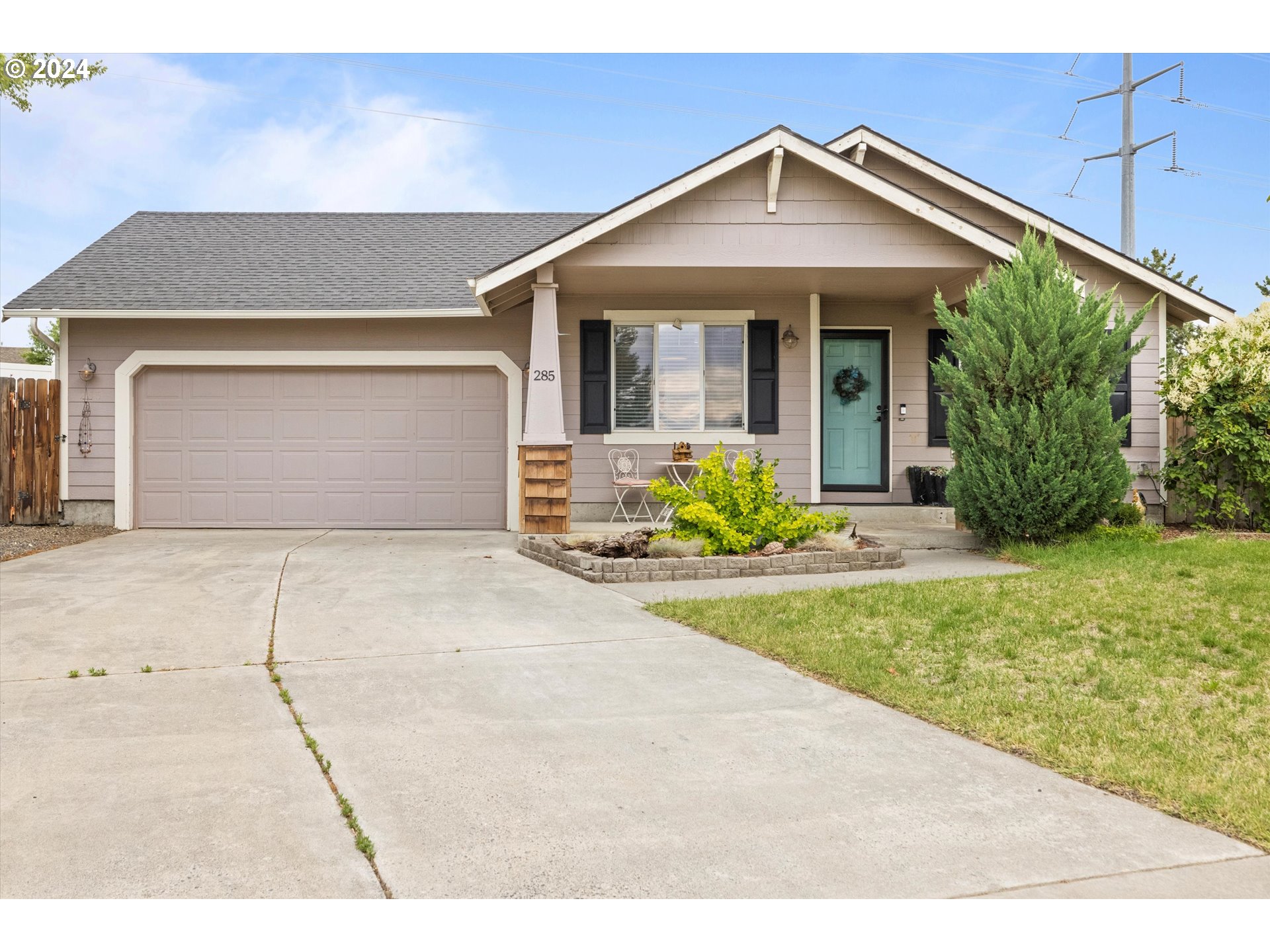 Hawk Cir, Umatilla, OR 97882