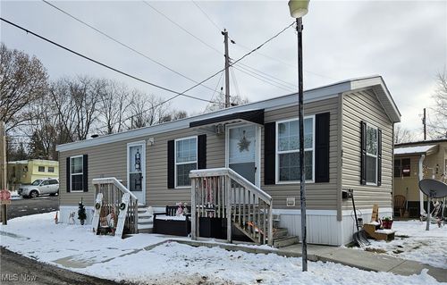 81 Hyland Dr, Akron, OH, 44312-2941 | Card Image