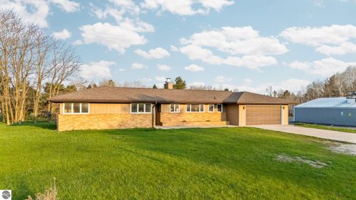 402 S Division St, Bellaire, MI, 49615-9108 | Card Image