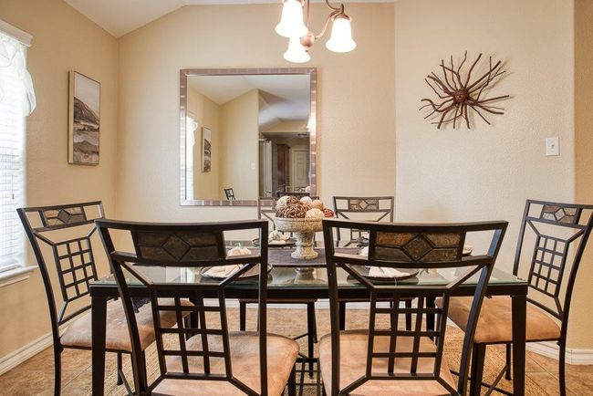 Breakfast room off the kitchen, perfect for morning coffee | Image 16