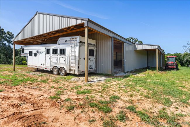 Covered area for trailers or RV | Image 33