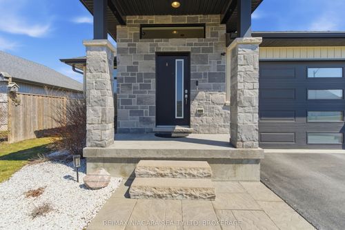 9 Granite Dr, Belleville, ON, K8P0C6 | Card Image