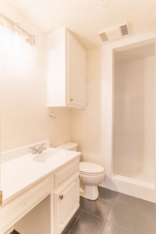 1638 Brown Trl, Home with 4 bedrooms, 4 bathrooms and 2 parking in Hurst TX | Image 16