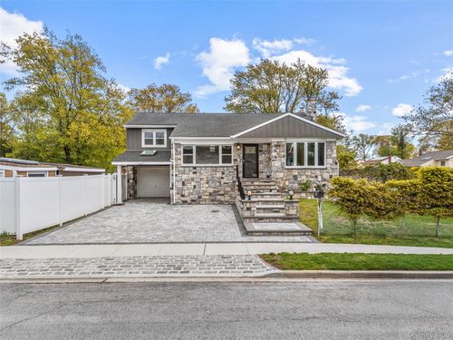 44 Bruce Ln, Westbury, NY, 11590-1641 | Card Image