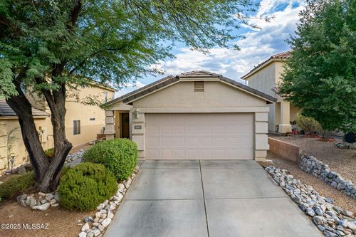 681 W Ash Ridge Dr, Green Valley, AZ, 85614-5493 | Card Image