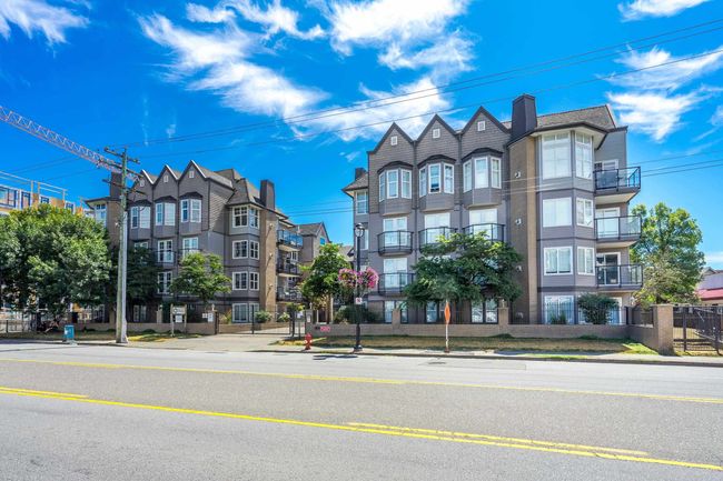 317 - 20200 56 Avenue, Condo with 2 bedrooms, 2 bathrooms and 1 parking in Langley BC | Image 2