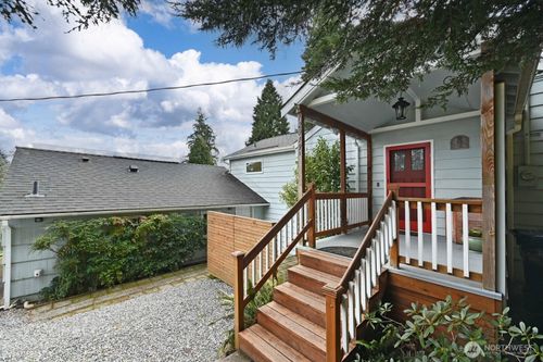 12019 B 25th Ave Ne, Seattle, WA, 98125-5236 | Card Image