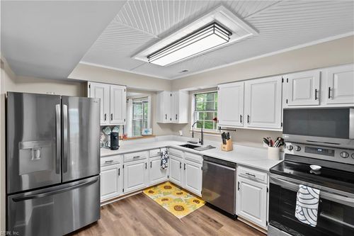 250 Ashridge Ln, Newport News, VA, 23602-8305 | Card Image