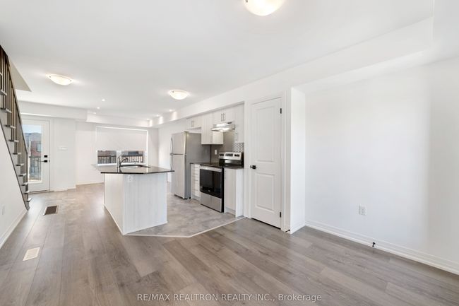 7 Fairlane Ave, House attached with 3 bedrooms, 1 bathrooms and 2 parking in Barrie ON | Image 5
