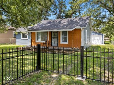 Relax on this shaded front porch! | Image 2