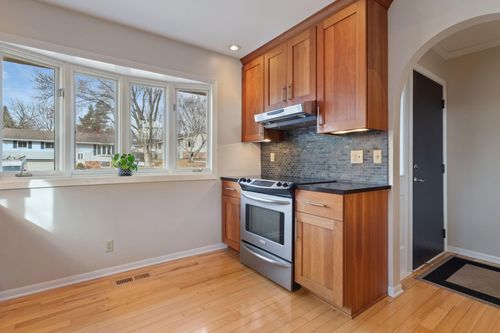 239 16th Ave Sw, New Brighton, MN, 55112-3348 | Card Image