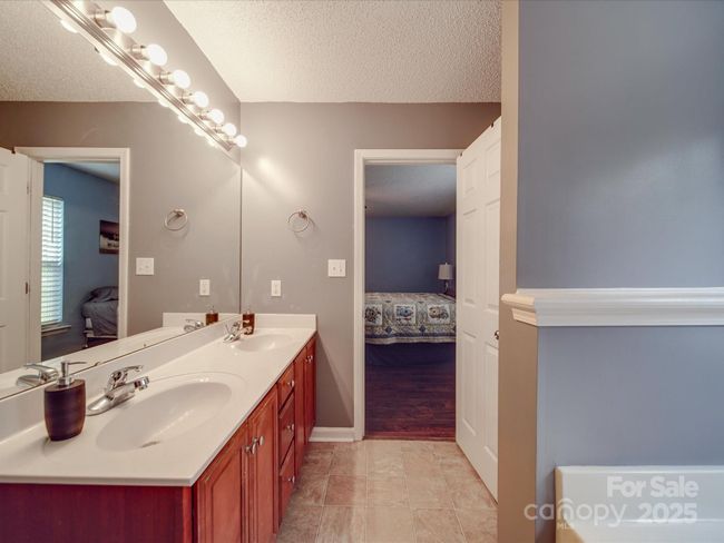 Primary Bathroom | Image 36