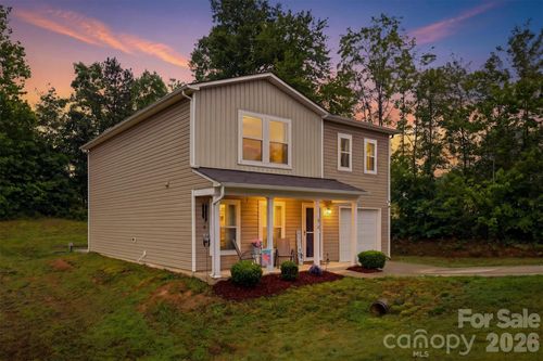1916 Country Way, Hickory, NC, 28601-8678 | Card Image