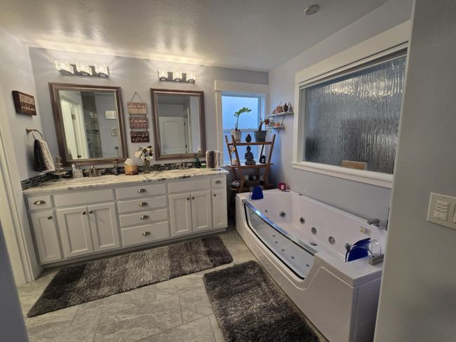 260 Primary bathroom 2 | Image 12