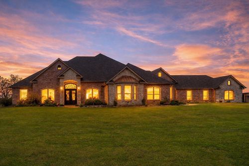 135 Wendy Acres Ave, Longview, TX, 75602-7701 | Card Image