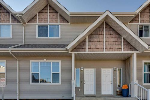 111-50 Lucky Pl, Sylvan Lake, AB, T4S0E3 | Card Image