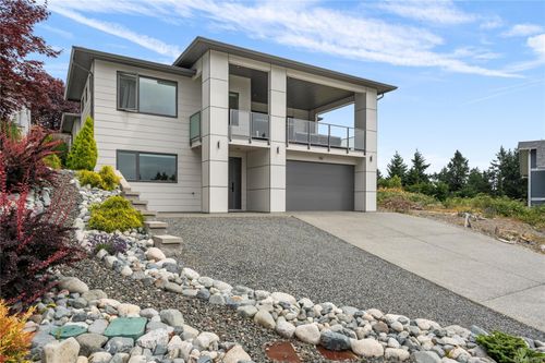 152 Golden Oaks Cres, Nanaimo, BC, V9T0K8 | Card Image