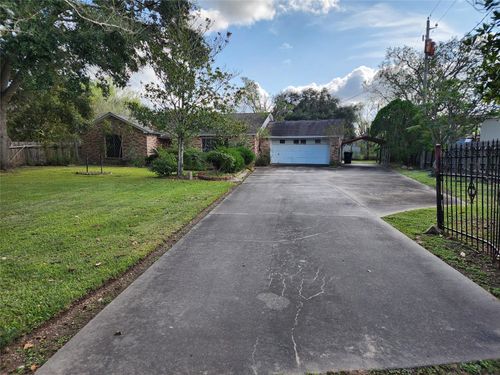 2200 Golden Ave, Bay City, TX, 77414-3204 | Card Image