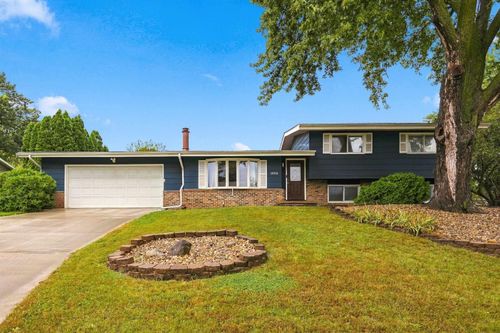 1956 Tilbury Rd, Waterloo, IA, 50701-1652 | Card Image