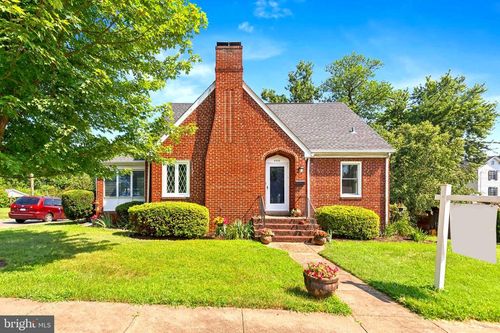 9226 Portner Ave, MANASSAS, VA, 20110-5047 | Card Image