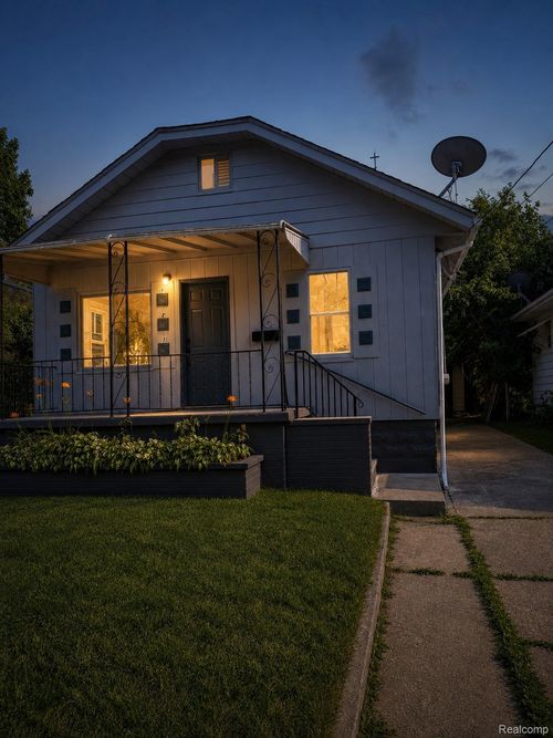 741 Freeman Ave, Flint, MI, 48507-1707 | Card Image