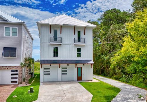 42 Enclave Pl, Pawleys Island, SC, 29585-5930 | Card Image