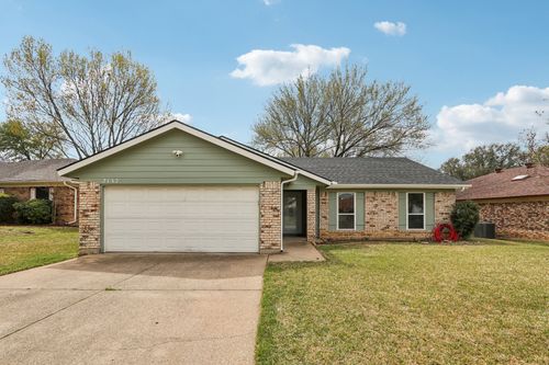 2132 Reverchon Drive, Arlington, TX, 76017 | Card Image