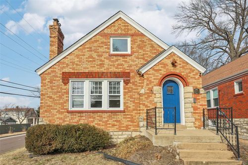 8975 Forest Avenue, St Louis, MO, 63114 | Card Image