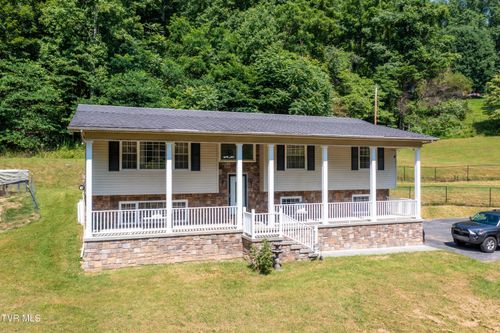 135 Riders Dr, Gate City, VA, 24251-4522 | Card Image