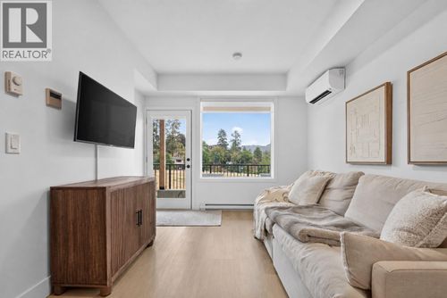 67 - 685 Boynton Place, Condo with 1 bedrooms, 1 bathrooms and 1 parking in Kelowna BC | Card Image