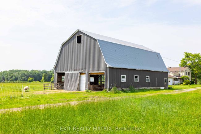 1467 Wade Rd, Home with 4 bedrooms, 2 bathrooms and 18 parking in Russell ON | Image 39